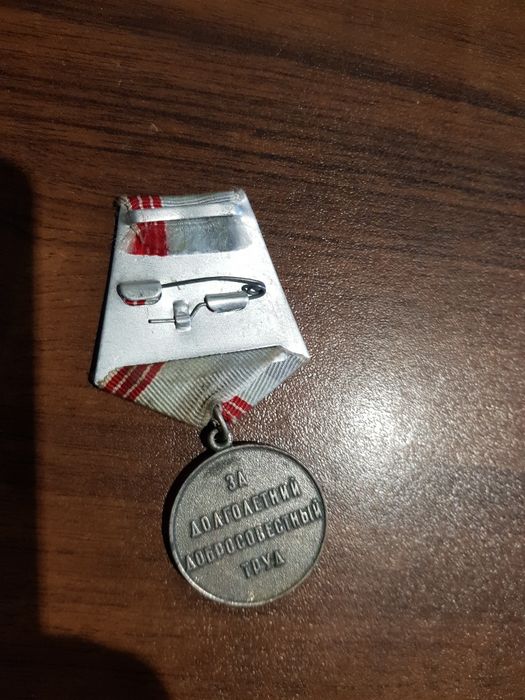 Продаются сувениры