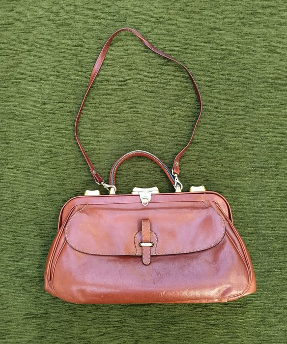 Vând geanta piele Aigner!