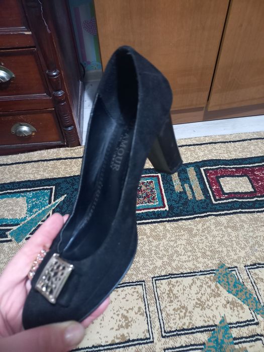 Продам замшевые туфельки