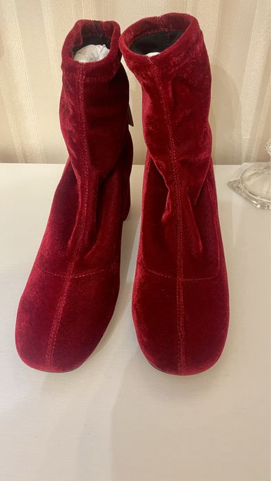 Botine din catifea marca zara noi ne purtate