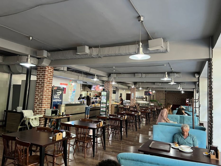 Продам действующее кафе.