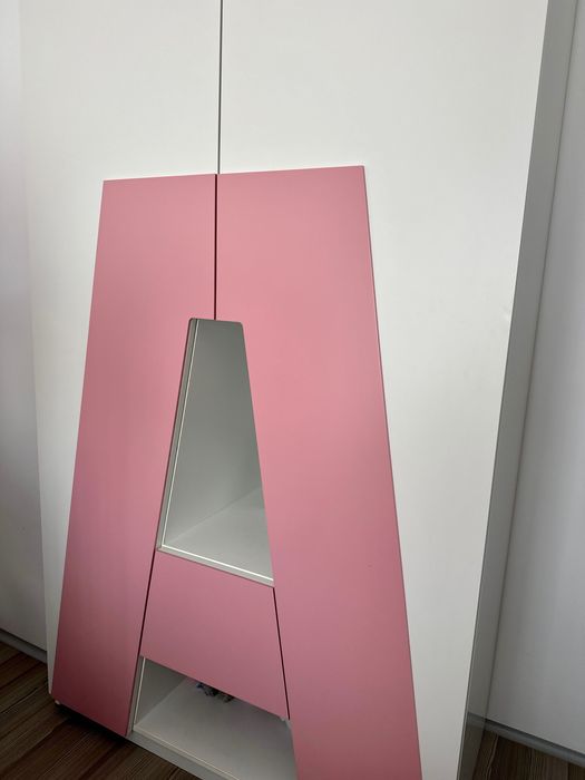 Pat 140x200 detaliu inox+ dulap MDF litera A –impecabil, cameră fetiță