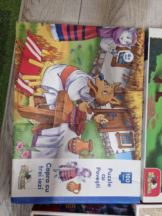 Vand 4 puzzle -uri Spiderman,  Dinozauri, Prâslea si Capra cu 3 iezi