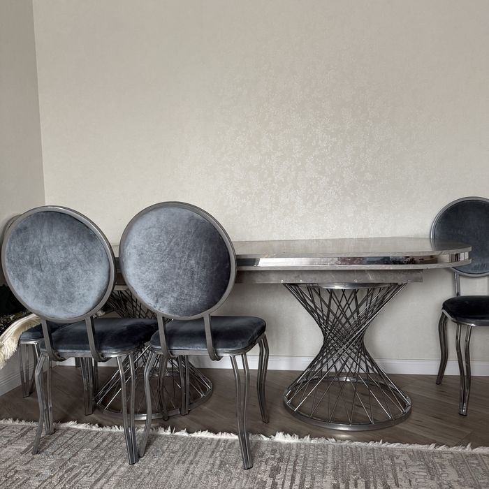 Стол в хорошем состоянии