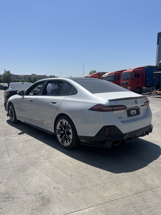 Bmw i5  50L  2025 йил