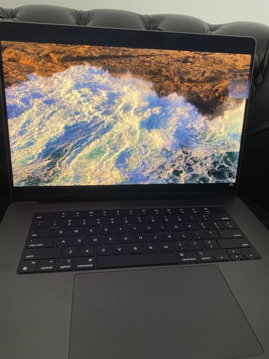 MacBook Pro M3 Pro 16-inch/ 512 Gb / Space Black / Cod produs: T24F