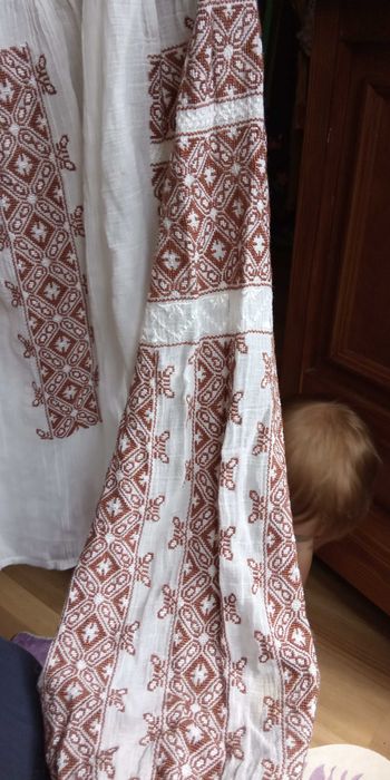 Ie tradițională lucrata manual