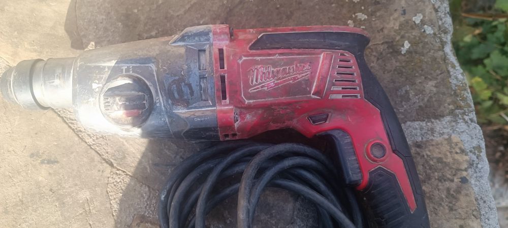 Перфоратор Milwaukee