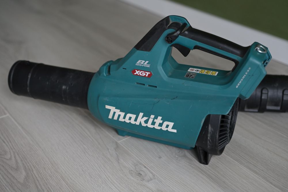 Suflantă Makita UB001GZ (XGT 40V) – în stare bună, folosită!