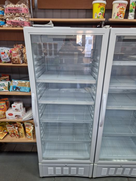 Холодильный шкаф витрина