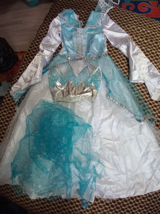 Форма "Ельза"на девочке 9-10лет