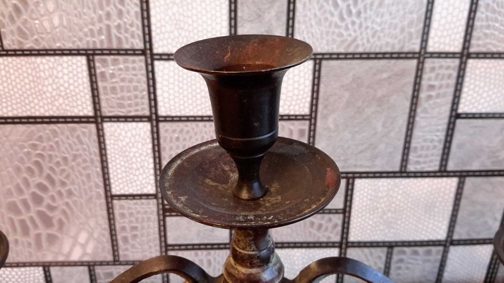 Метален свещеник