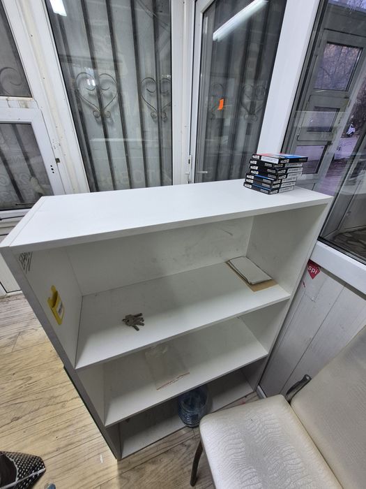 Продам тумбу с полками