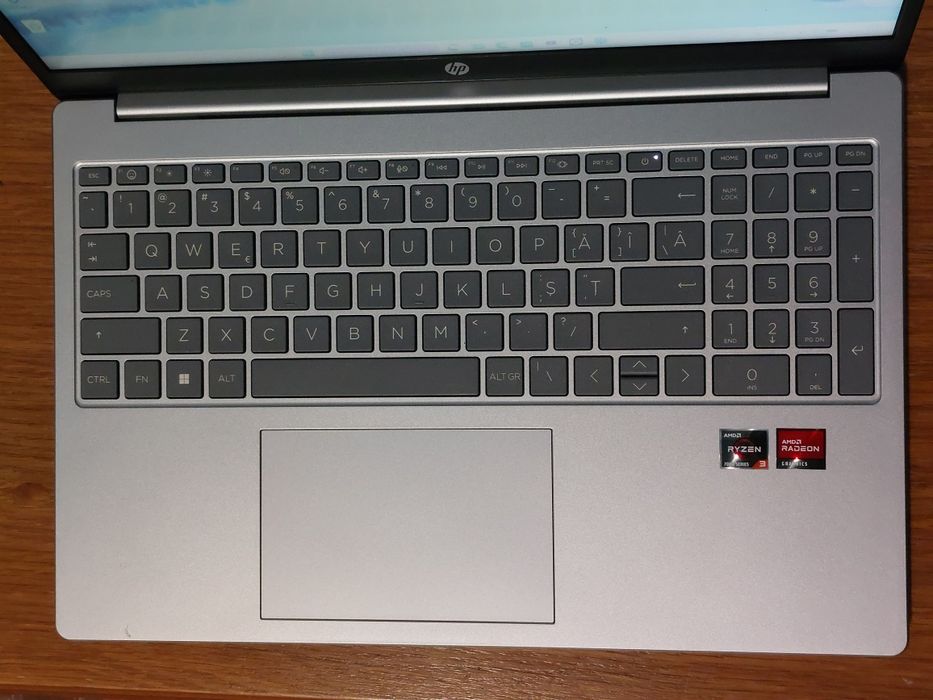 Laptop HP Ryzen 3 7320U 2,4Ghz/4,1Ghz, 8GB DDR5, 512GB, Radeon, Win11