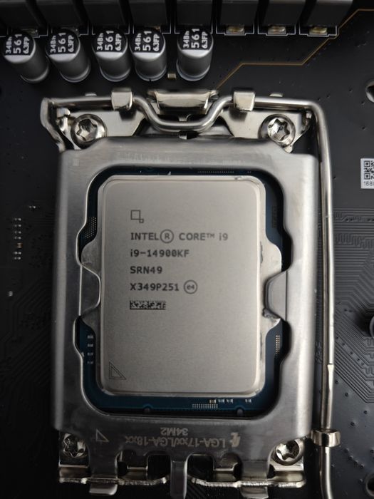 Core i9 14900KF + Msi Z790 Tomahawk DDR5 Wifi