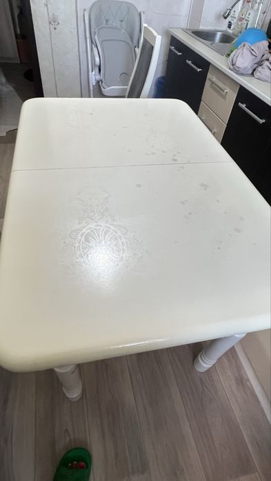 Продается стол раздвижной со стульями