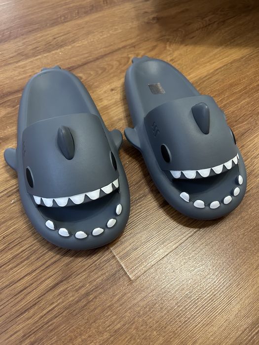 Papuci shark - Shark Slippers - en gros - Comozi si ușori