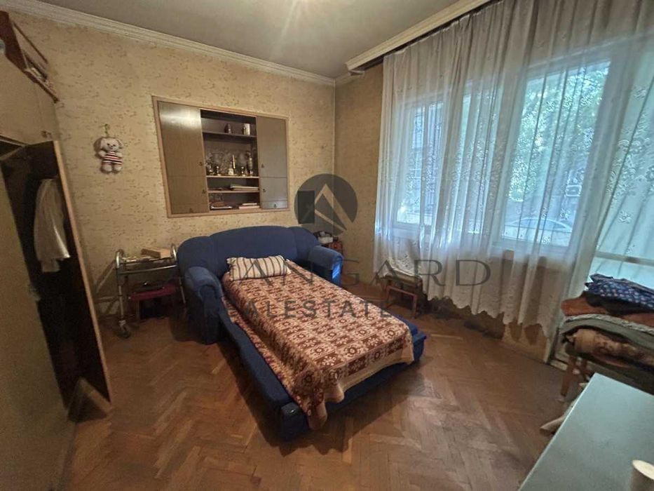 оф.21484 Етаж от къща с гараж и две паркоместа/ Водната палата