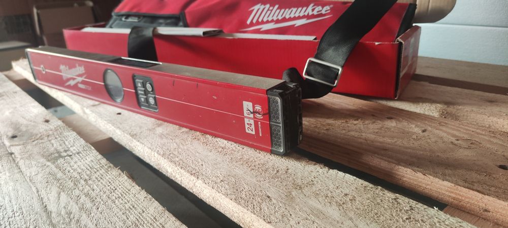 Дигитален нивелир Milwaukee REDSTICK, 60 см