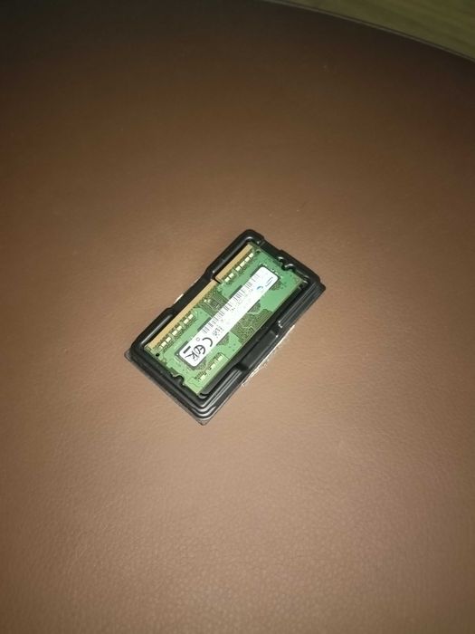 Samsung M471B5173DB0-YK0 4GB DDR3 SO-DIMM (pentru laptop) PC3L-12800S Frecvență: 1600 MHz Voltaj: 1.35V