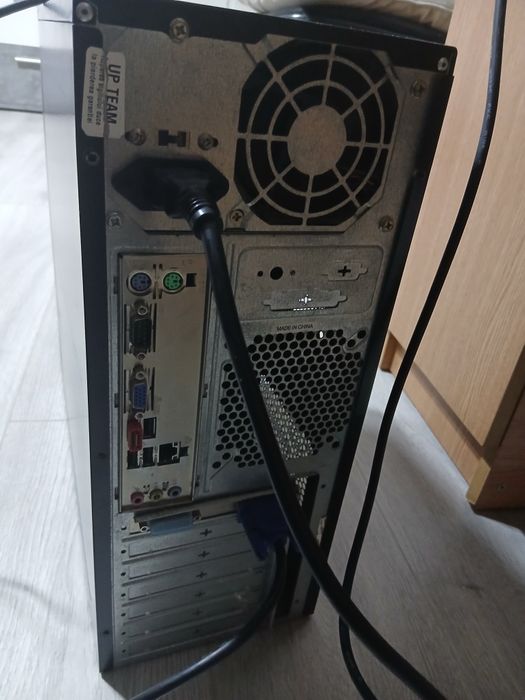Vând   pc  vechi