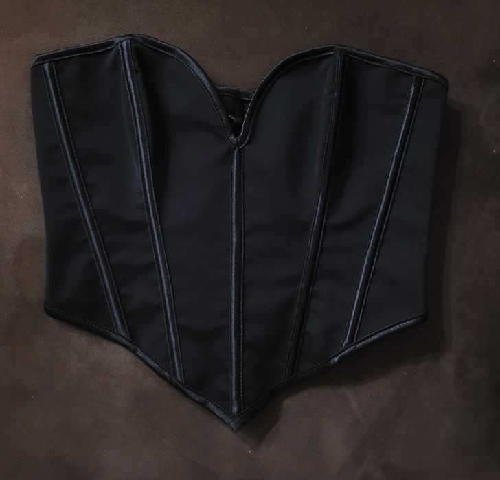 Corset negru elegant