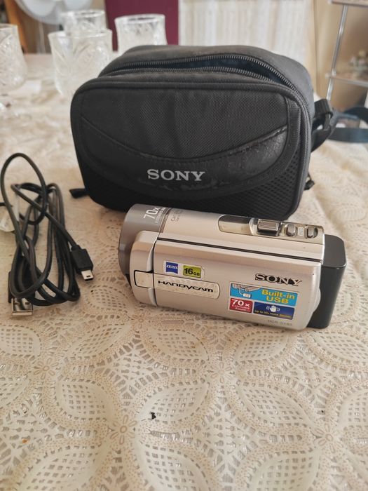 Vând camera video Sony dcr sx85e și aparat foto Sony cybershot