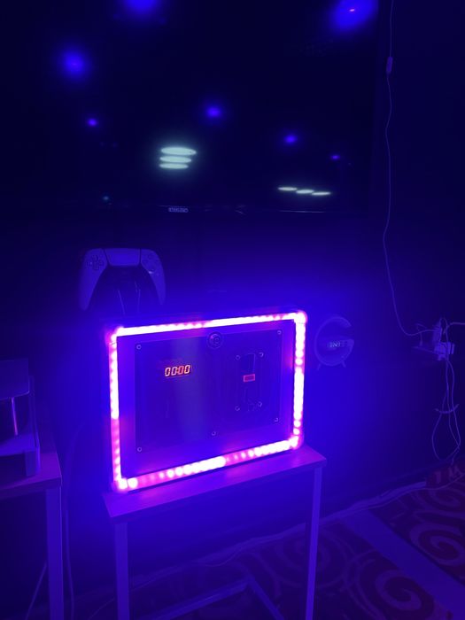 Монетник с жетони