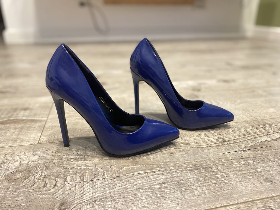 Vand pantofi stiletto dama nr 36, noi!