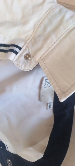 Продаются рубашки.