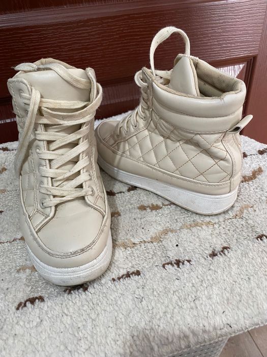 Боти със вътрешна платформа