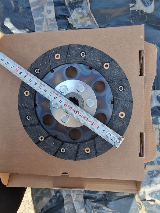 Disc ambreiaj tractor fiat 211.215.cu diametrul de 185 mm pe original
