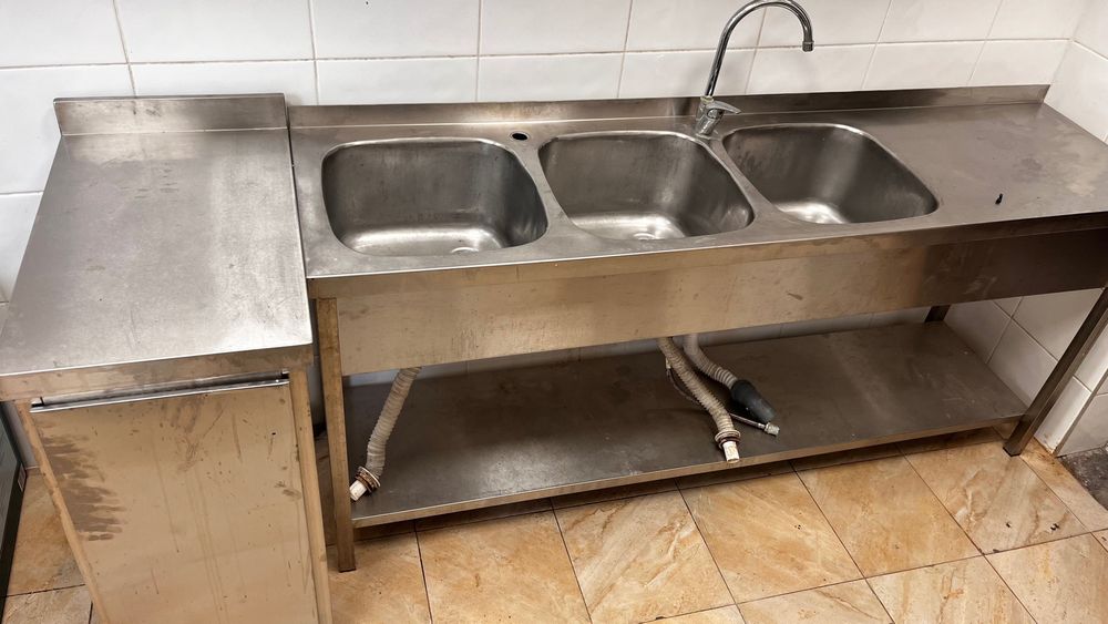 Професионална кухненска мивка от неръждавейка плюс шкаф