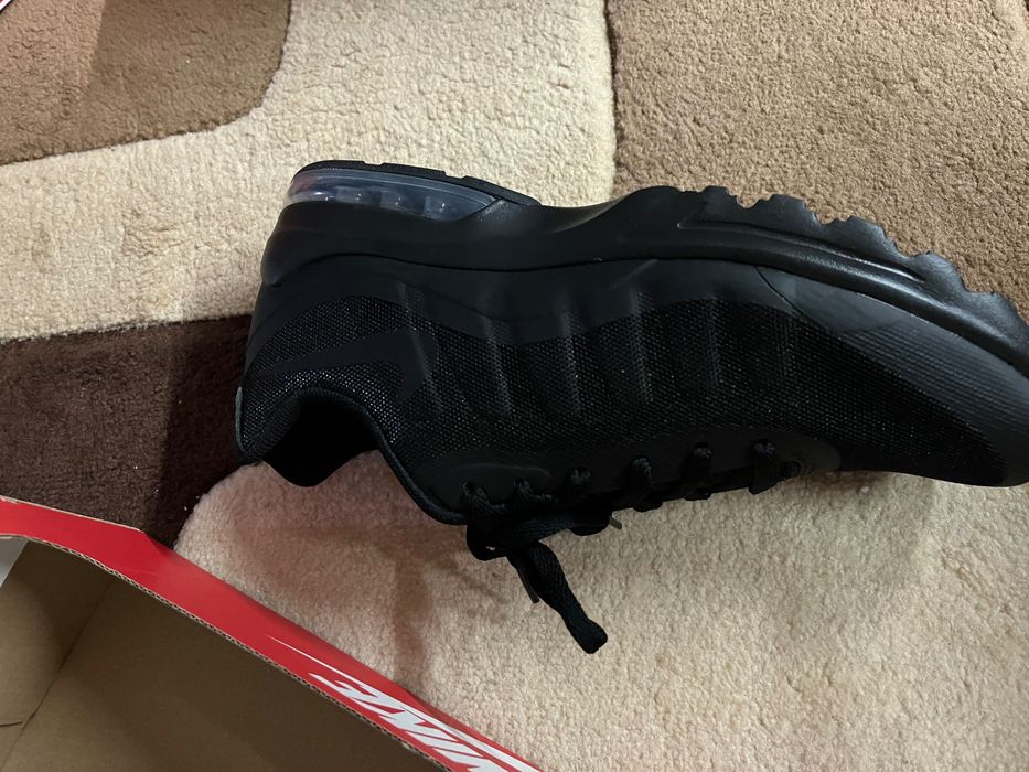 Nike air max invigor black