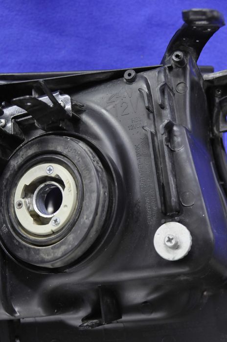 Фара Toyota Land Cruiser 200