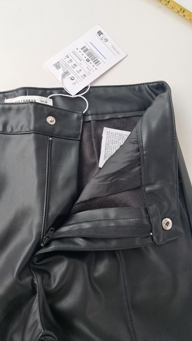 Pantaloni petite Bershka