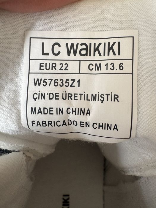 Два броя детски обувки LC WAIKIKI