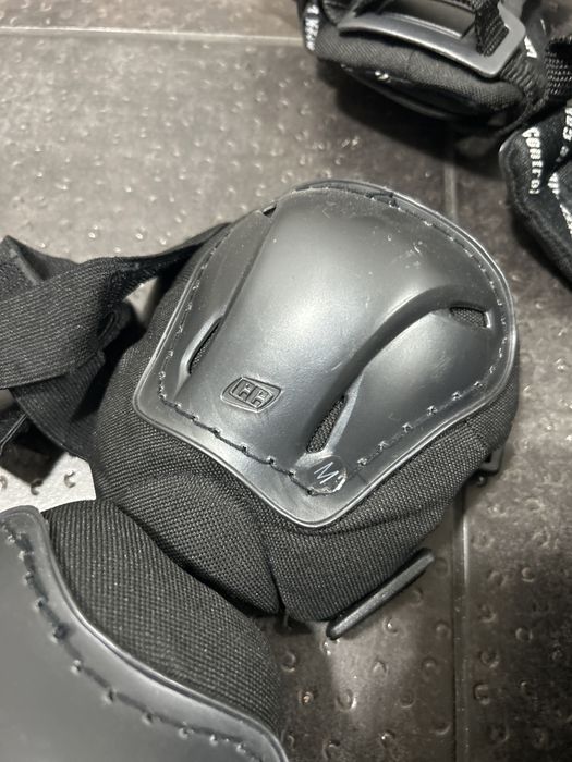 детски спортен сет протектори за колена , китки и лакътник 6 части НОВ