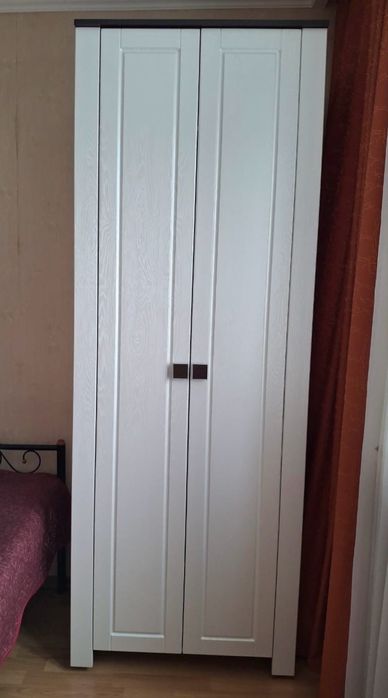 Продам двухдверный шкаф