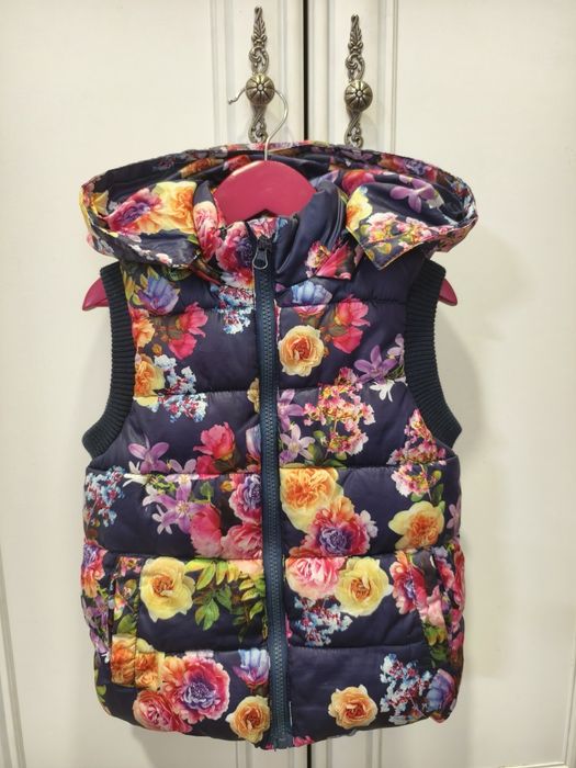 Теплый жилет в цветочек