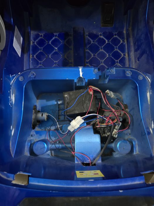 СОТИЛАДИ     Болалар автомашинаси б/у