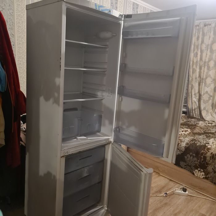 Продам холодильник  Индезит в рабочем состоянии