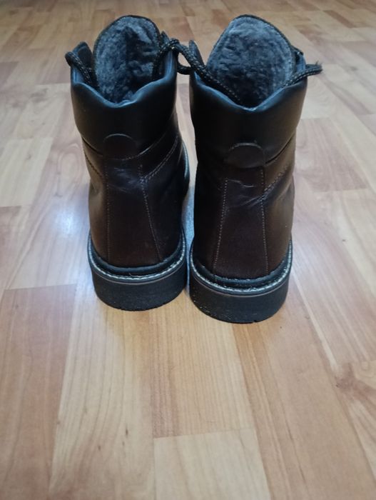 Ghete piele  în stare foarte bună