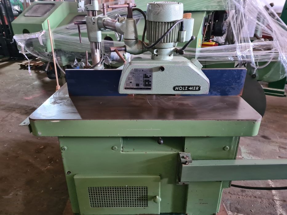 Фреза с подавател и наклон на шпиндела,