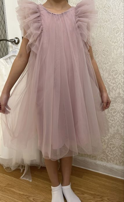 Платье на 7- 8-9 лет, новое, не одевали ни разу