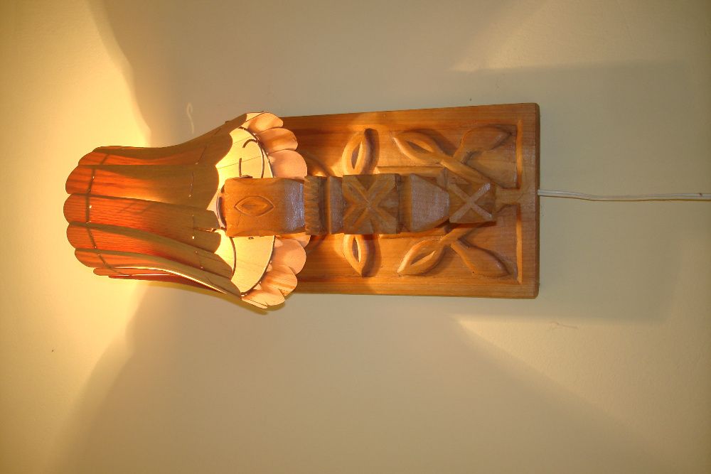 Aplica de perete din lemn de tei și veioza rustică