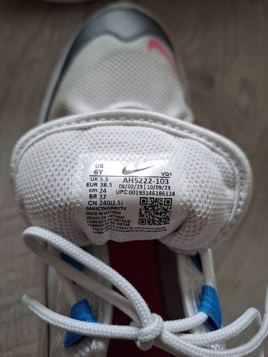 NIKE Air Max Axis White