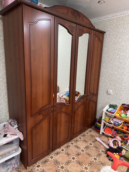 Продам шкаф большой