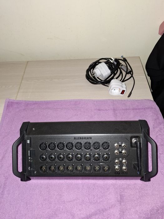 Mixer digital Allen & Heath  CQ20B