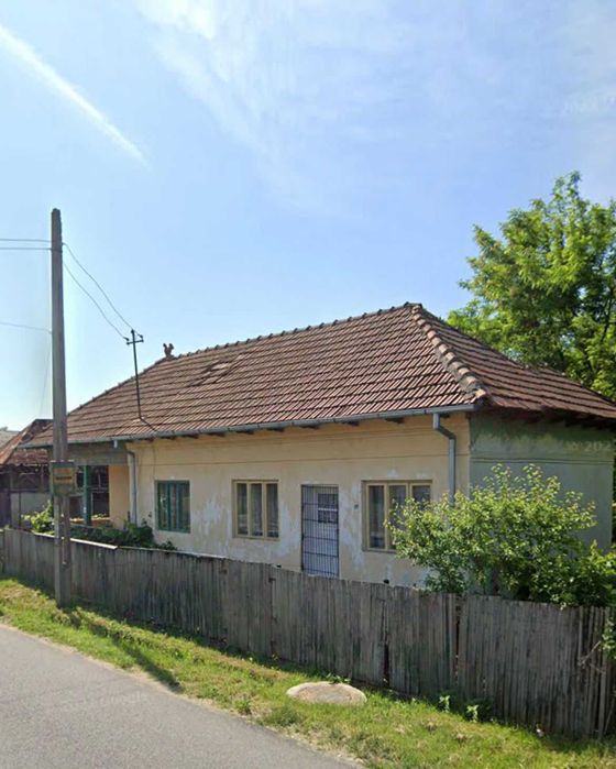 Vând casă in Băbeni Romani lângă biserică